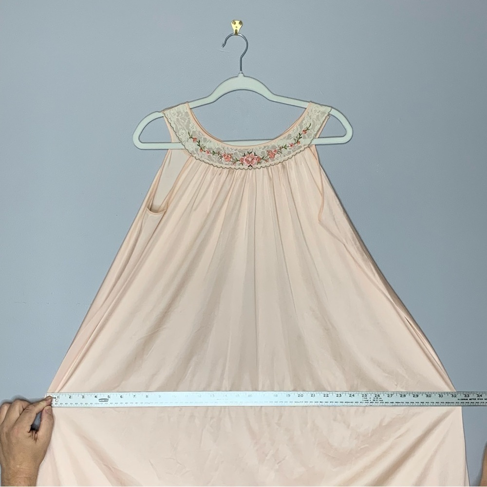 VTG Lorraine light peach sleeveless long nightgown lace neckline. Size M - Picture 4 of 7
